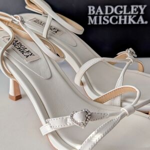 Badgley Mischka Bridal White Heels Rhinestone Heart Strap Sandals Size 8